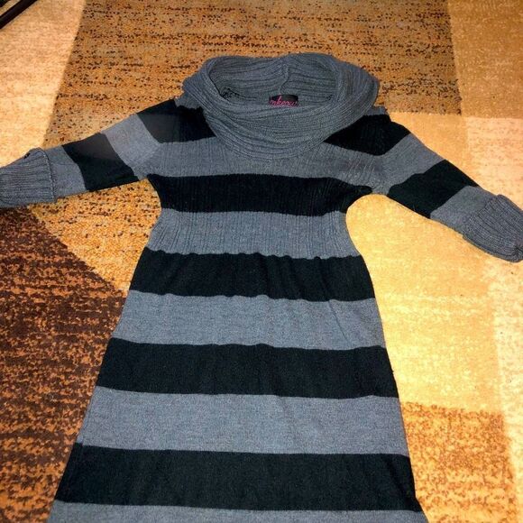 Takeout dress   - Picture 1 of 3